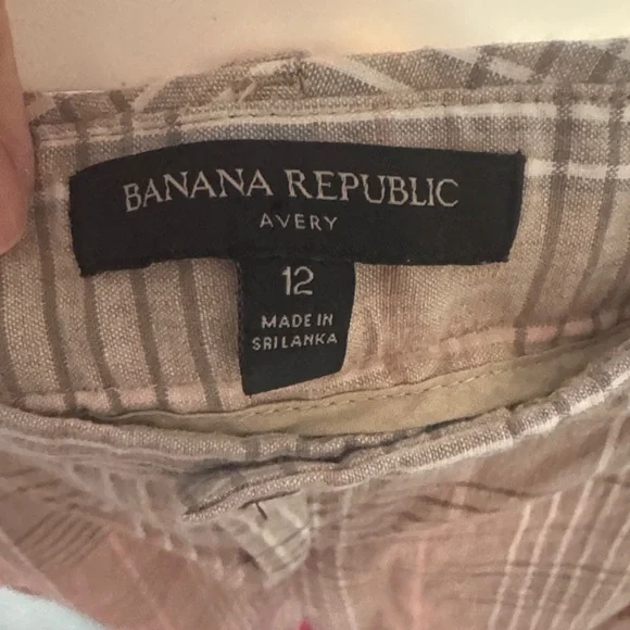 Banana Republic Plaid Cropped Pants in Tan - Picture 3 of 4